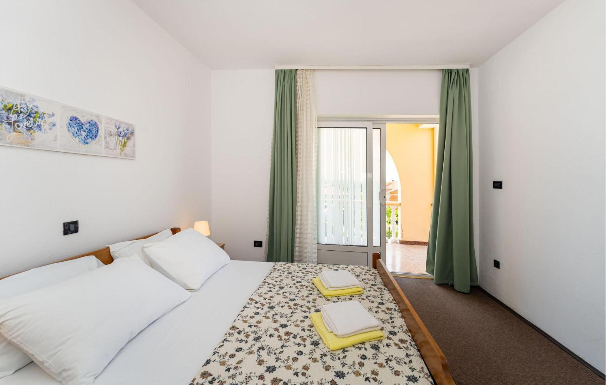 Beautiful Apartment In Galovac With Kitchen Galovac (Zadar) Exterior foto